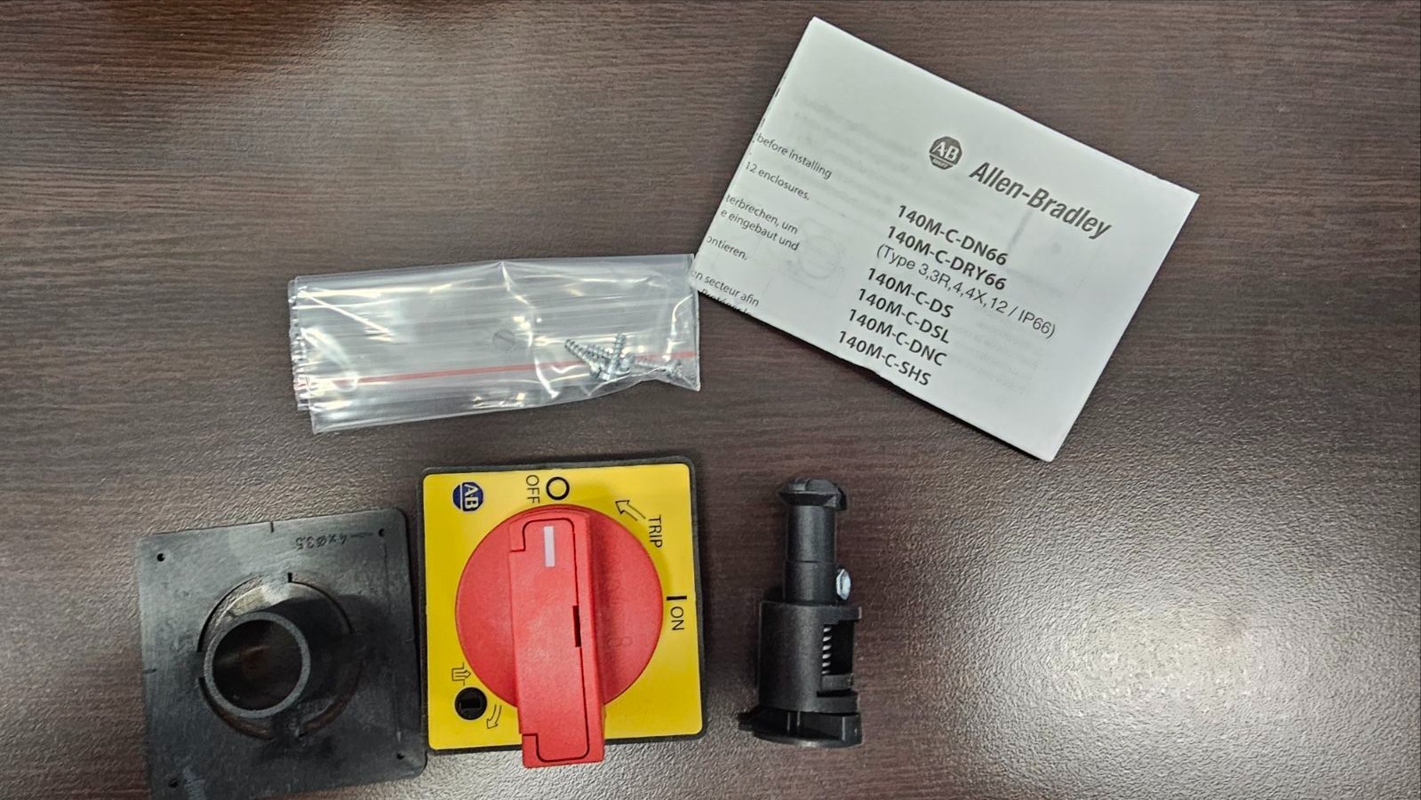 Allen Bradley 140M-C-DRY66 Ser E Door Coupling Handle NEW - OPEN BOX