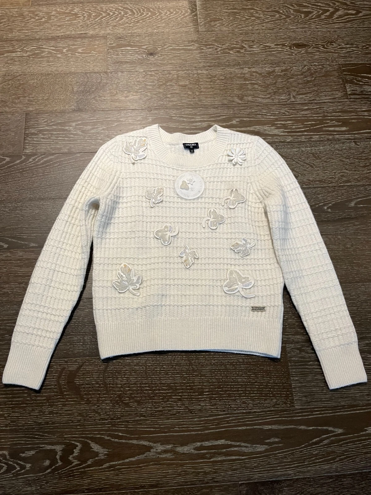 Chanel — 18B CHANEL COCO NEIGE ECRU GOLD LUCKY CHARMS CASHMERE WOOL SWEATER TOP 38 NWOT