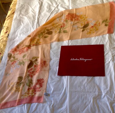 Wunderschöner Halstuch Schal FERRAGAMO - Neu