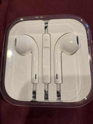 Apple EarPods In-Ear Headphones White 3.5mm Jack Volume Control Microphone