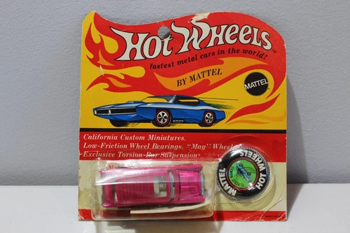 HOT WHEELS REDLINES 70' CLASSIC NOMAD HOT PINK USA BLISTER + COVAL ACRYLIC CASE