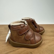 New 55 Baby Newborn UGG Rennon II Suede Chestnut Fur Crib Boots Shoes Size 0/1