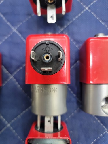 TWO AllenAir 2CD4A YD Direct acting 2-way Solenoid Valves 24 VDC 1/4" NPT ports - Picture 7 of 7