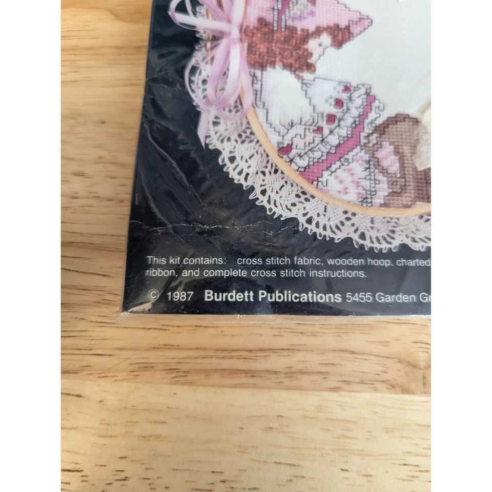 Kit de ponto cruz Dale Burdett pensamentos doces CK605 1980s capô menina oval - Imagem 4 de 4