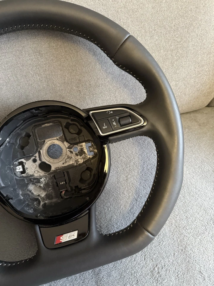 AUDI A3 S3 Q3 A4 S4 RS4 A5 S5 RS5 Q5  FLAT BOTTOM STEERING WHEEL , PADDLE SHIFT - Image 4 of 4
