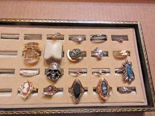 VINTAGE LOT OF 19 RINGS 4 GOLD PLATED 2 925 3 AVON SARAH COVENTRY