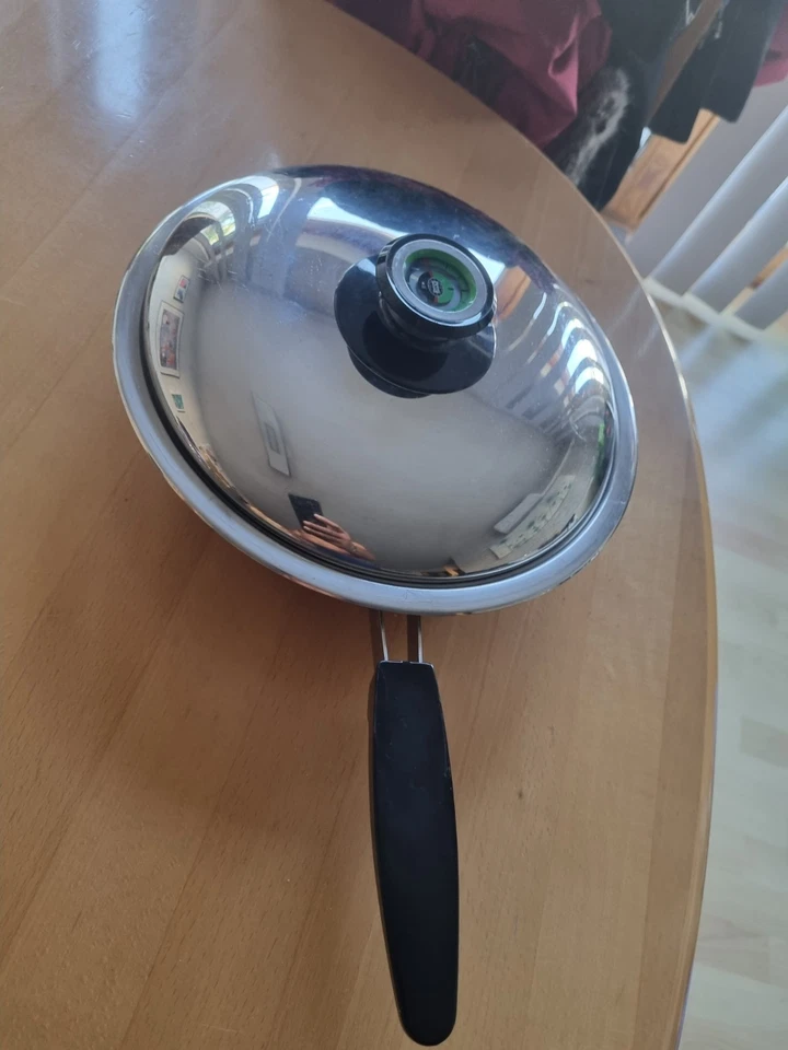 AMC -Steak  Pfanne mit Deckel 2,0 L  24cm  Durchmesser ID 8045