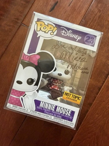 Funko Pop! signed disney minnie mouse 23
