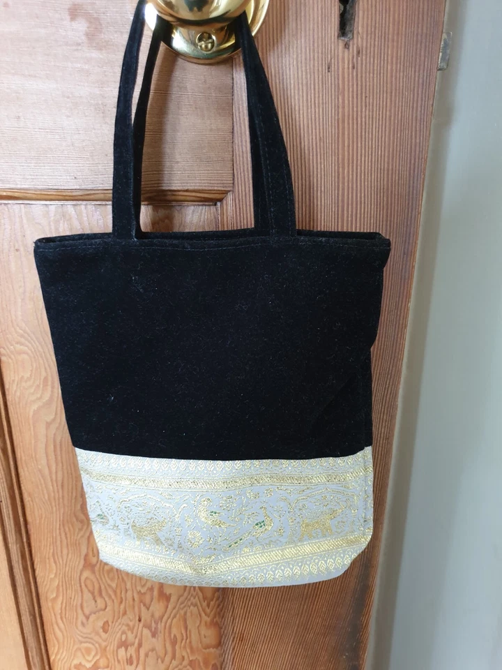 Cute little black and gold handbag - Image 2 of 2