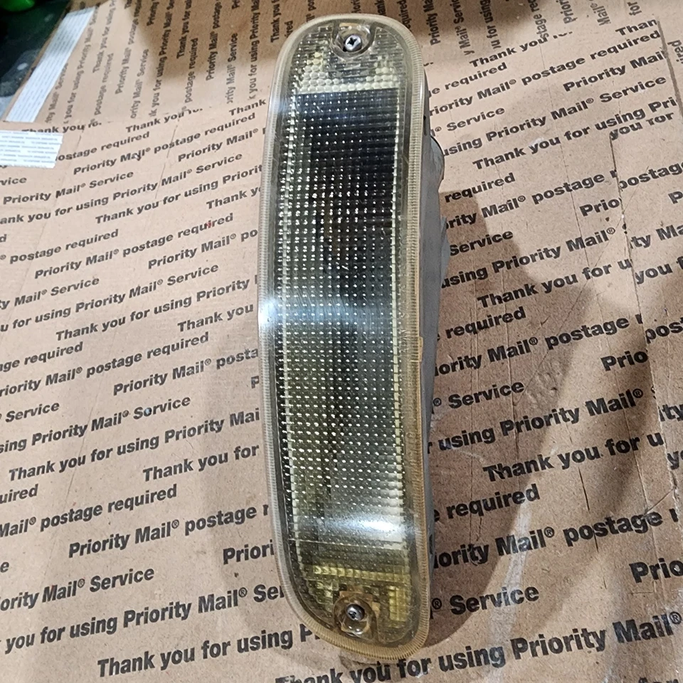 Luz de señalización de giro de estacionamiento para conductor izquierdo GEO Storm 1992-1993 (usada OEM) Foto 3 de 4