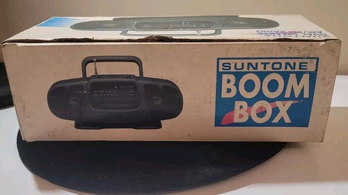 Radio d'epoca Suntone AM/FM Mini Boom Box modello stereo RR2000 1996 nuova con scatola - Foto 5 di 15