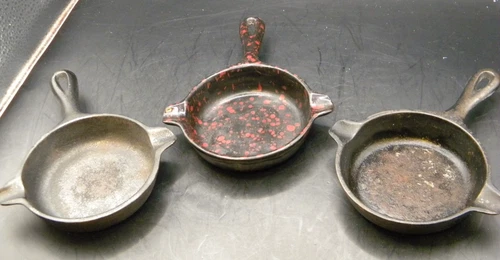 Lot Of 3 Cast Iron Skillet Ashtrays  - Wagner Ware 1050 C,F,   RED ENAMELED