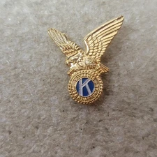 Kiwanis International Eagle Lapel Pin Blue K Clutch 1 in