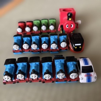 Thomas & Friends Miniature Figure Set 17 Pieces Plus Bonus Toys
