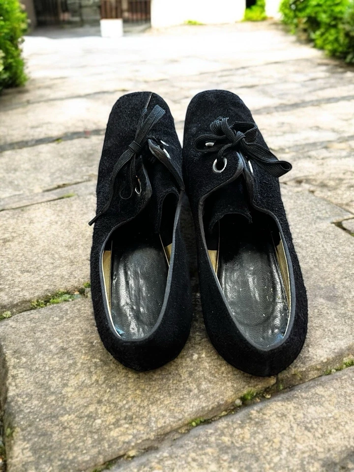 Vintage black Suede Handmade(?) Lace Up Heel Shoes Women Size 8.5 AA - Image 2 of 4