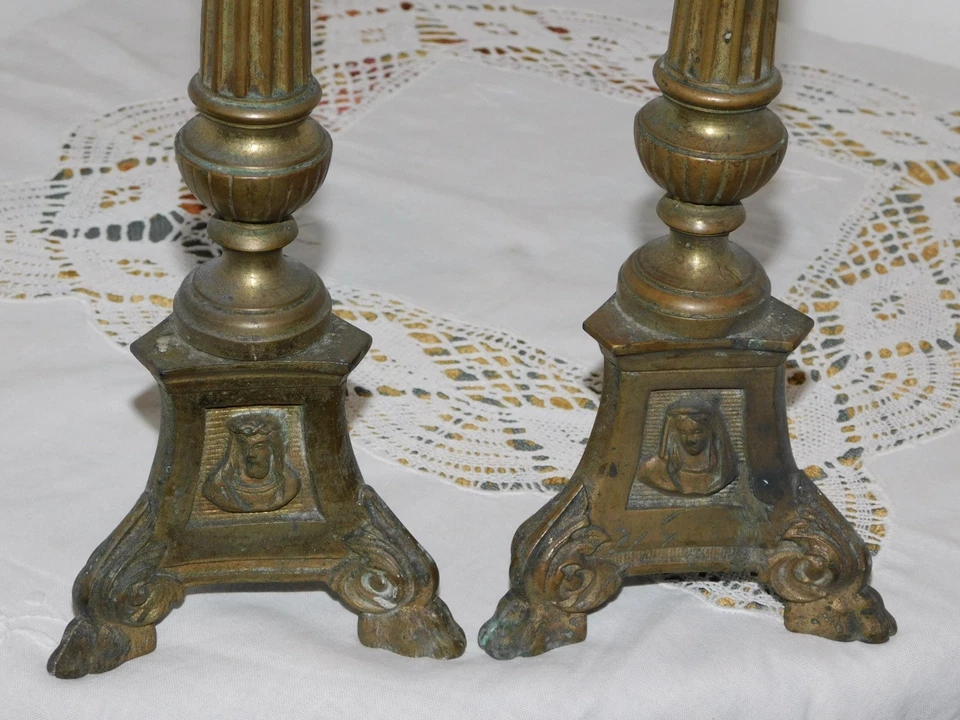 PAIRE ANCIEN PIQUE CIERGE BRONZE et/ou LAITON XIXème JESUS CHRIST ST VIERGE ... - Photo 4/4