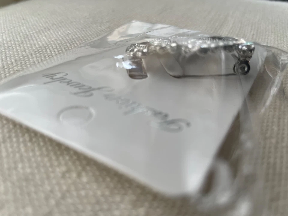 Broche Argenté Et Strass Couronne princesse *Neuf* - Photo 4/4