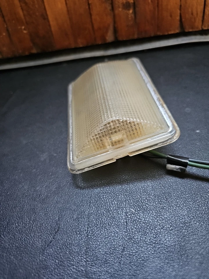 VOLVO 240 242 244 245 262 264 265 OEM vagón de luz superior (1E) Foto 2 de 3