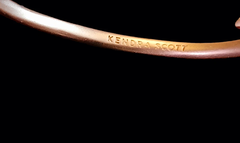 Pendientes de aro Kendra Scott Charlie Grace oro rosa circonita cúbica 2" de alto Foto 4 de 4