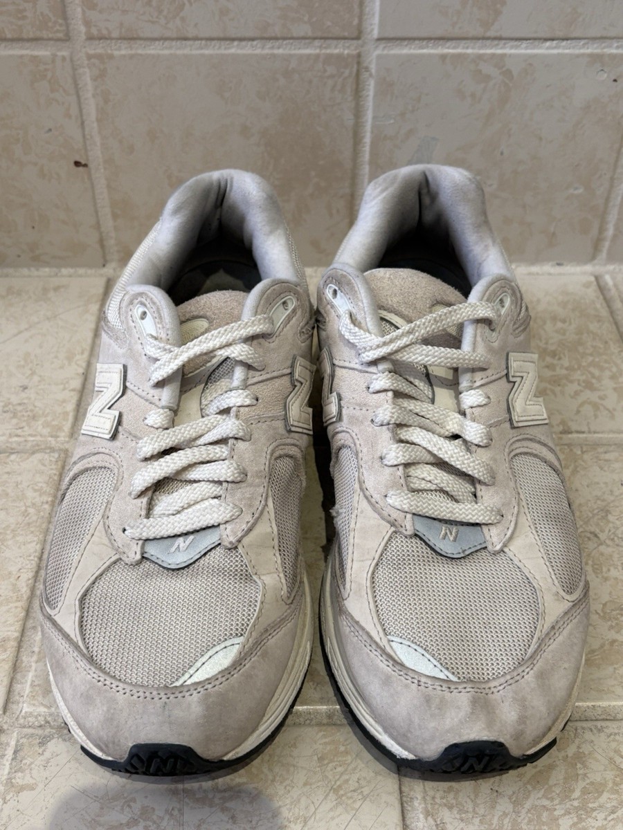 New Balance 2002R Mens Size 10 Calm Taupe Beige Athletic  display picture 1