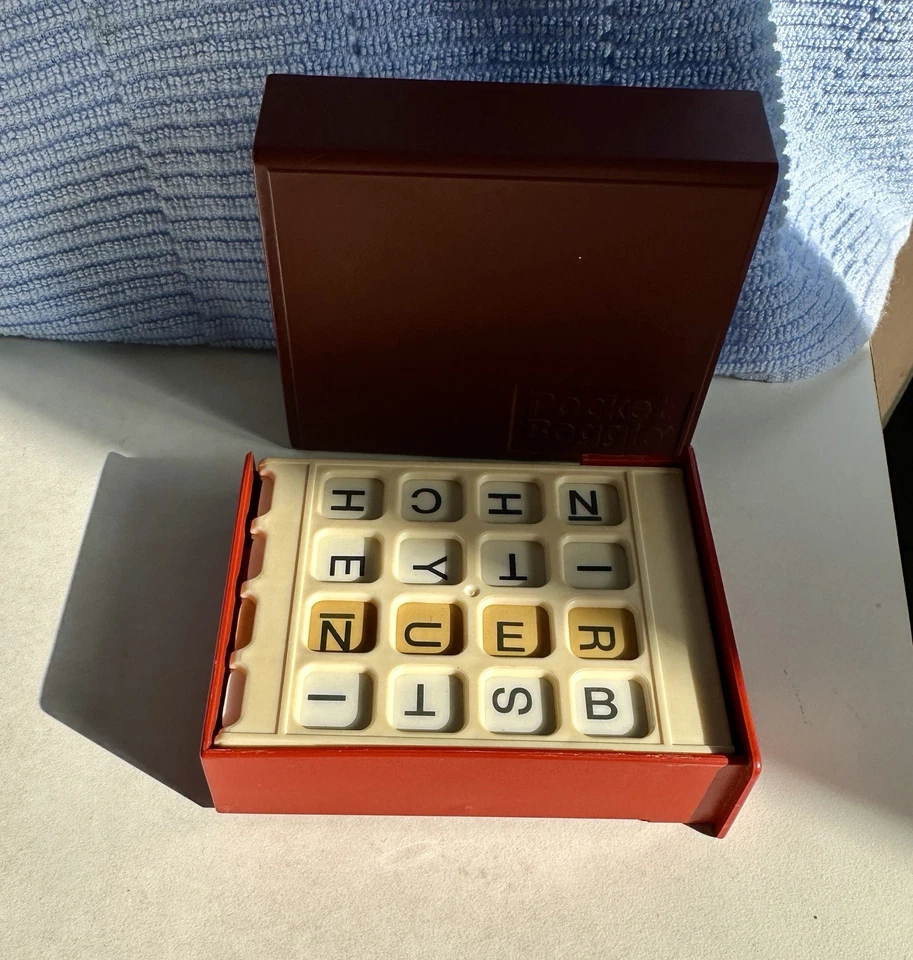 Juego de palabras portátil de viaje completo Pocket Boggle Parker Brothers 1980 de colección Foto 2 de 4