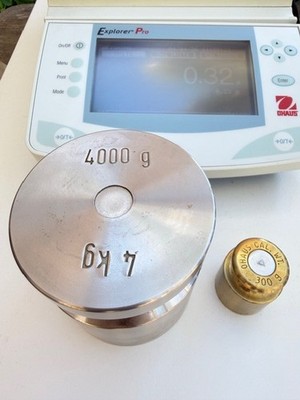 Ohaus EP4102N Explorer Pro Precision Balance 4100 g x 0.01 g with calibration wt