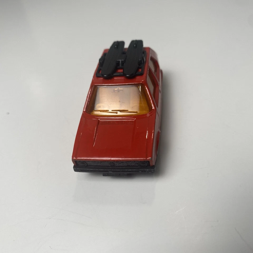 MATCHBOX S/F NO. 7  VOLKSWAGEN GOLF  RED BODY, YELLOW INT. - Image 2 of 4
