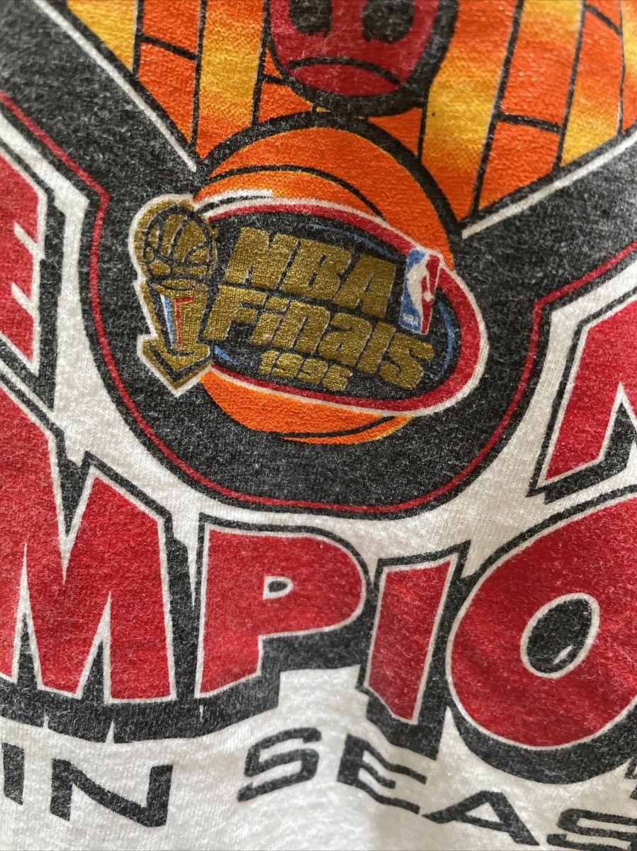 Logo 7 Vintage Chicago Bulls 1996 Four Time Champs 72 Wins T Shirt