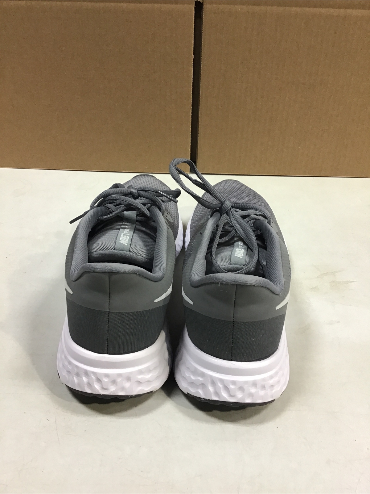 mens grey nike tennis shoes