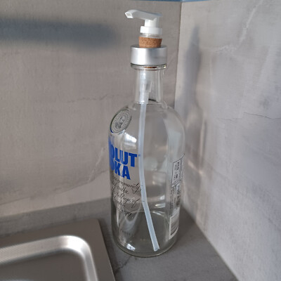 Seifenspender in Wodka Alkohol Flasche. WELTWEITER VERSAND
