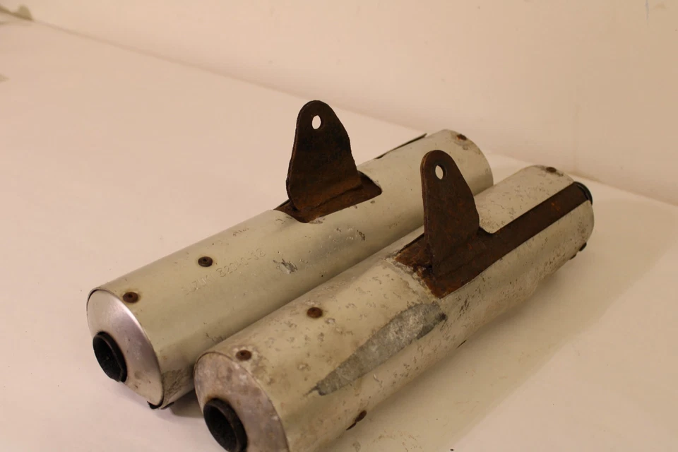 Silenciador de escape derecho izquierdo suzuki rg500 rg400 Foto 2 de 4