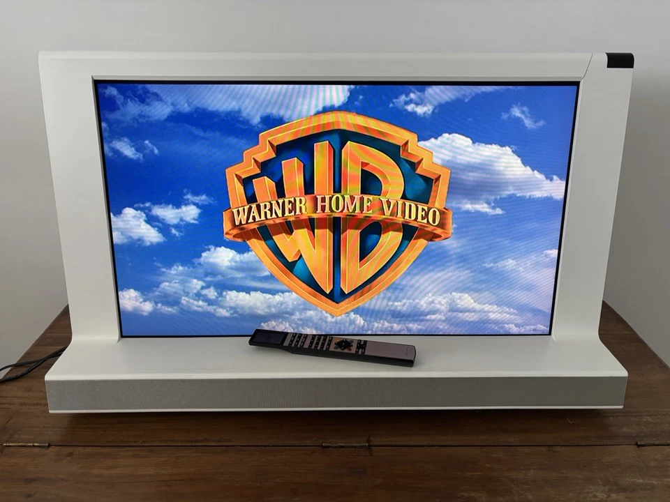 White Bang & Olufsen B&O BeoVision 8 - 32 LCD TV & Remote Control - Type: 9550 - Image 4 of 4