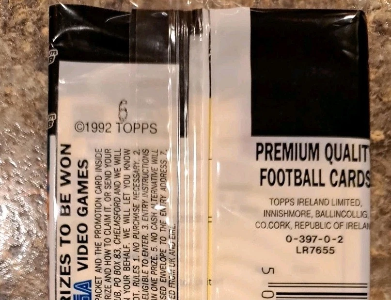 1992 Stadium Club Soccer Pack Ryan Giggs cartão de novato controle remoto na parte de trás do pacote lacrado - Imagem 3 de 4