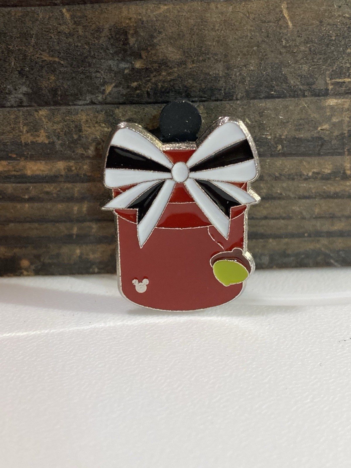 Chip Holiday Present Chip and Dale 2019 Hidden Mickey Disney Pin 133494