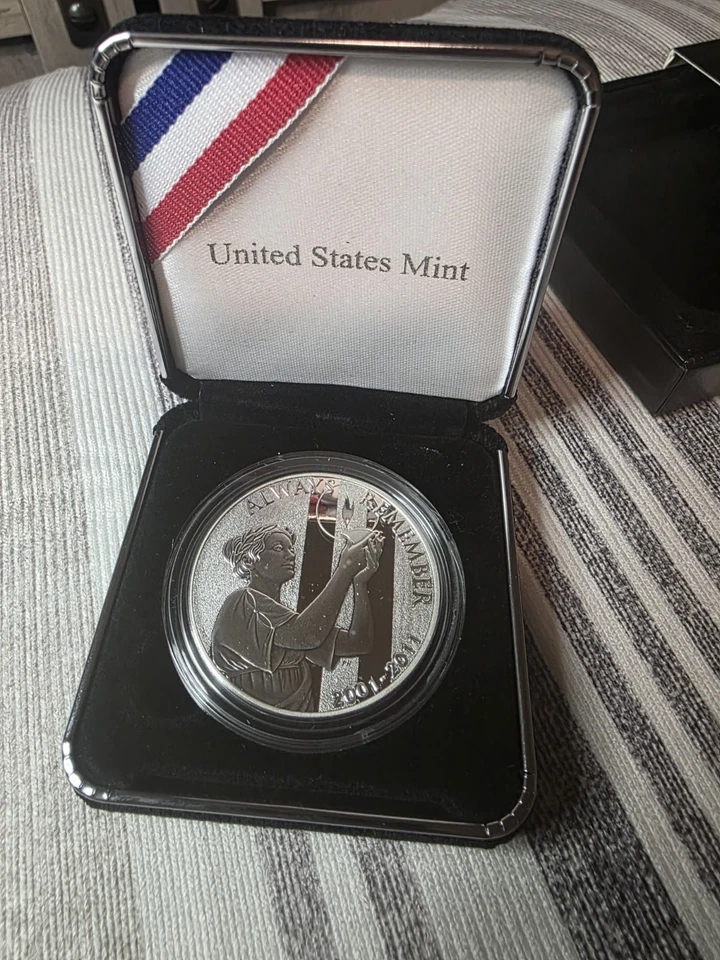 2011 US Mint 9/11 National Medal 1 oz .999 Silver Proof Coin in OGP w/ Box - Image 4 of 4