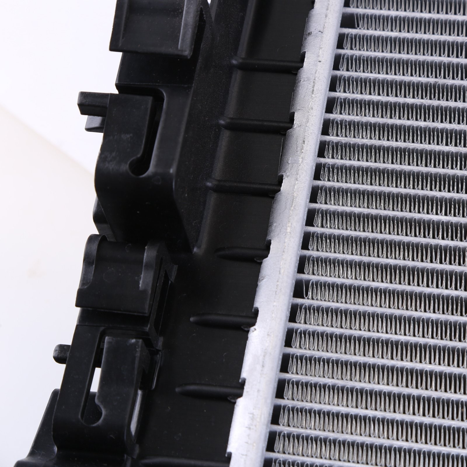 670109996 Water Radiator For Maserati Ghibli Levante Quattroporte 2014-2020 US