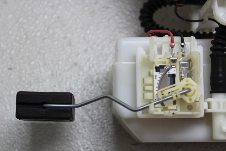 Bomba de gasolina Honda Goldwing 1800 GL1800 2012-2017 (probada) Foto 3 de 4