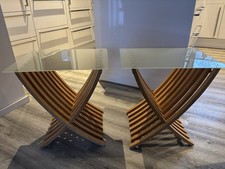 Zwei Nachttische Vollholz Mit Glasplatte abnehmbar. 55x53 cm