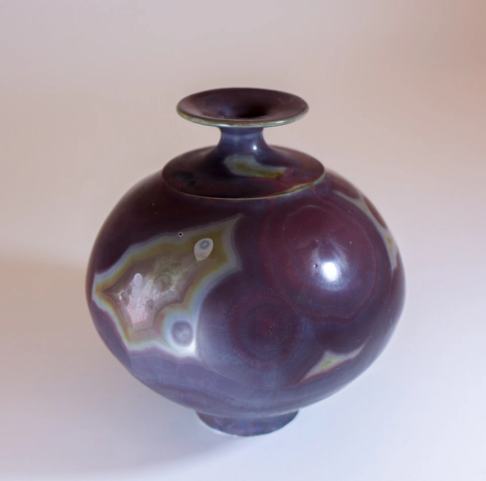 Jarrón de cerámica púrpura Isak Isaksson esmalte cristalino artista contemporáneo Foto 3 de 4