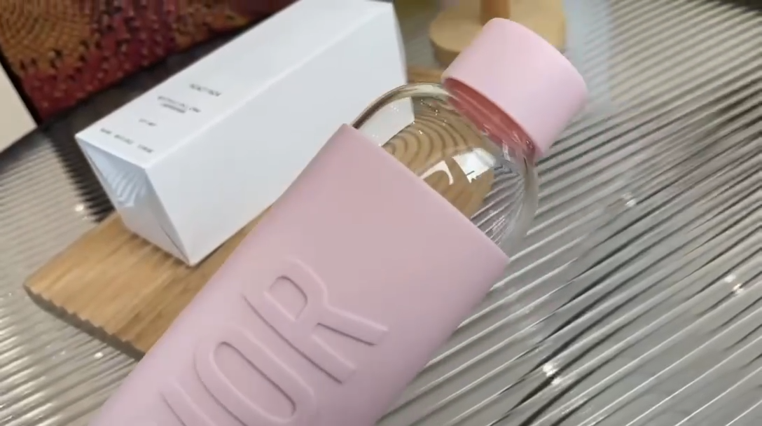 Brand New Dior Glass Water Bottle 550ml with Pale Pink