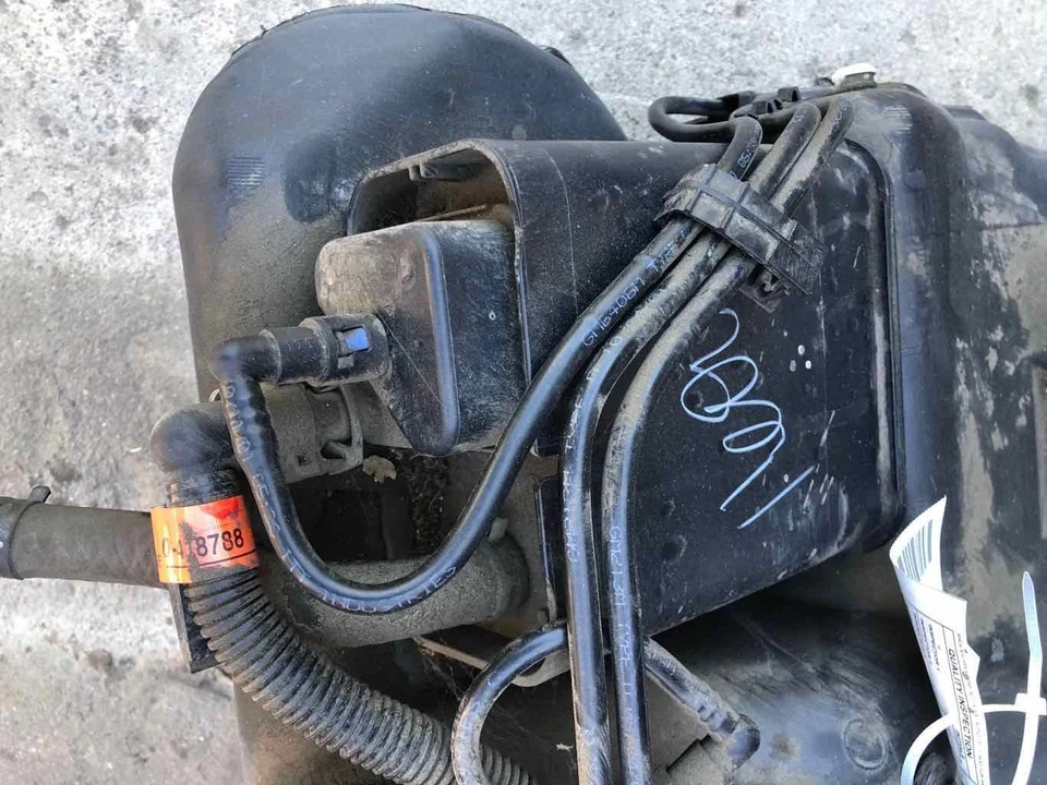 Conjunto de tanque de llenado de combustible y gas Saturn S Series SL1 1998-2002 1,9 L FABRICANTE DE EQUIPOS ORIGINALES Foto 2 de 4