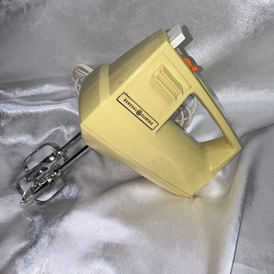 Vintage GE General Electric Hand Mixer 3-Speed Harvest Gold Yellow D1M24 WORKS!