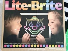 Lite-Brite Toy 2016 - Magic Screen Tray - 157 Pegs  & Art Guide Works - Creative