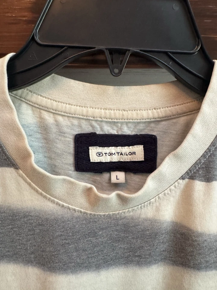Camiseta Tom Tailor a Rayas Cuello Simulado Vintage Años 90, Gris y Marfil Foto 3 de 4