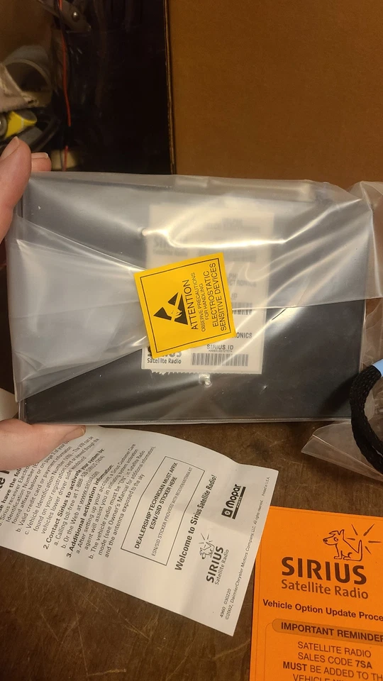 Chrysler 300/Dodge Magnum Mopar Surius 2004-2008 módulo receptor de satélite sin usar, en caja Foto 3 de 4