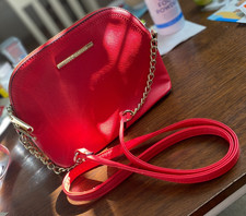 Steve Madden Red Shoulder strap chain, Handbag EUC 9.5"L x 7.5" W Zipout pouch