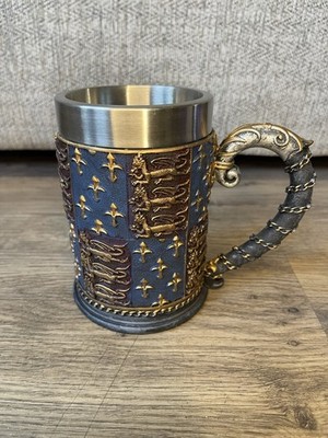 Nemesis Now Mittelalter Wappen Krug - handbemalt Resin Edelstahl in