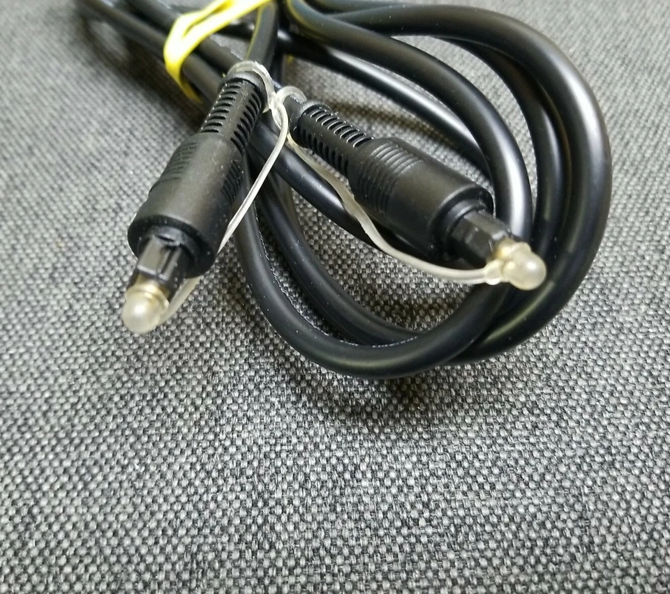 Insignia - 6' Digital Optical Audio Cable Toslink - Black Model: NS-HZ5142-C Foto 3 de 3