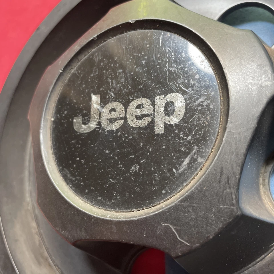 Tapacubos negra para Jeep Cherokee Wrangler Wagoneer OEM SF8952-000-153 Foto 4 de 4
