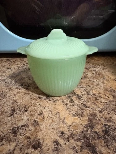 VINTAGE FIRE KING JADEITE GREEN GLASS JANE RAY RIBBED SUGAR BOWL w/LID